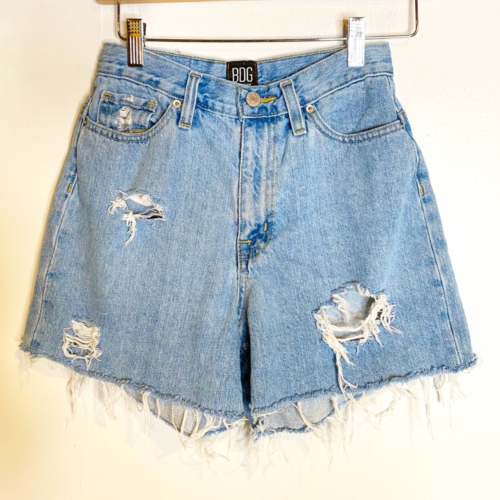 BDG | Mom High Rise Jean Shorts w/ Mild Distressing and Raw Hem‎ Sz. 24